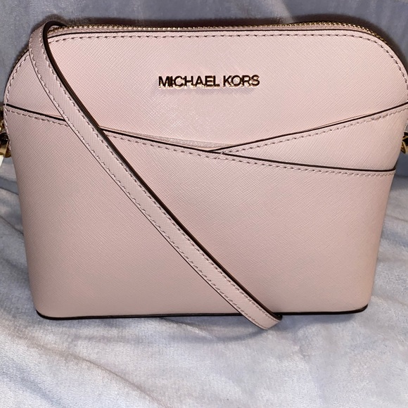 Favorite Purse! Brand New Michael Kors Jet Set Dome in Blush Pink - Picture 2 of 6